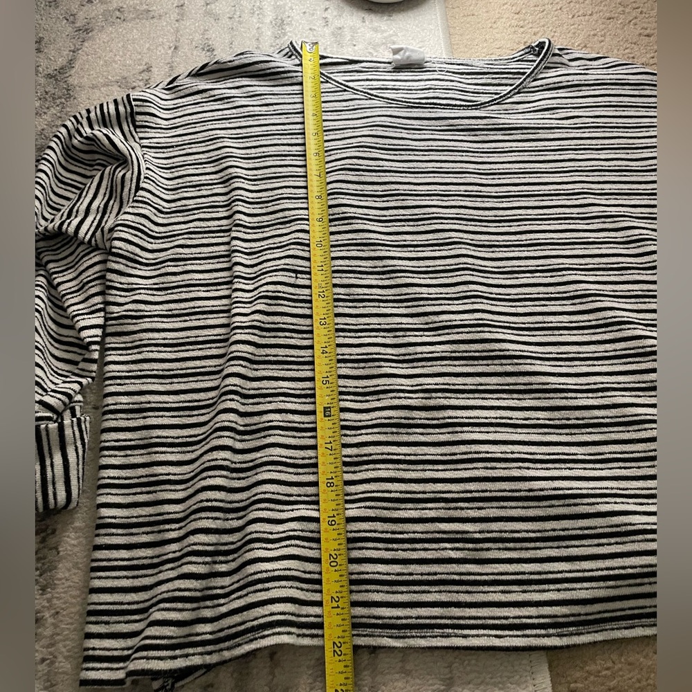 Black and white striped Sweaterlike top - Picture 8 of 11